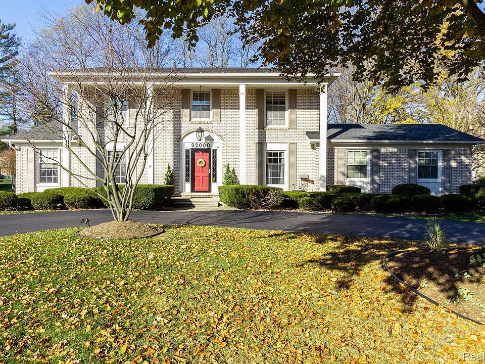 1st image of 32000 Balmoral Dr