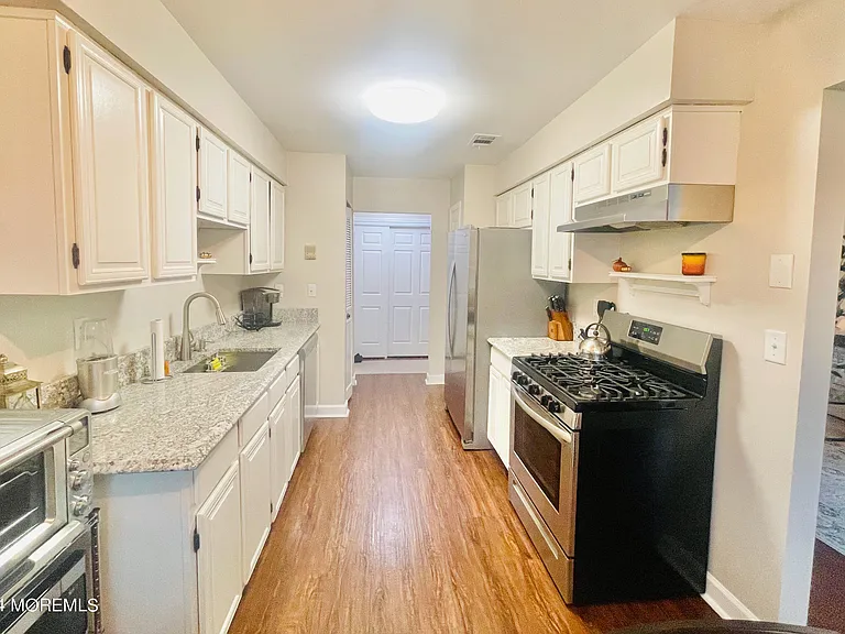 614 Sharon Garden Ct #614 — Photo 5