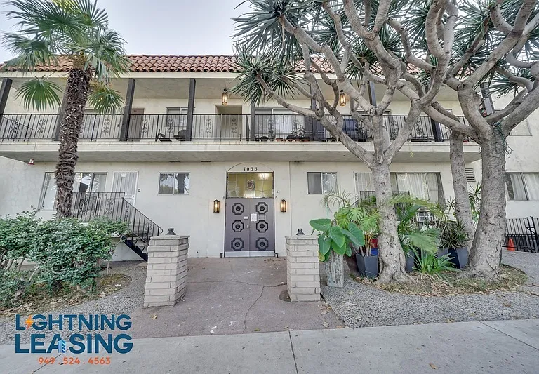 1035 N Hayworth Ave #100 — Photo 25