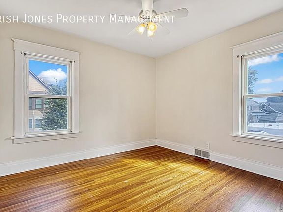 4th image of 146 Bloomfield Ave Floor 2