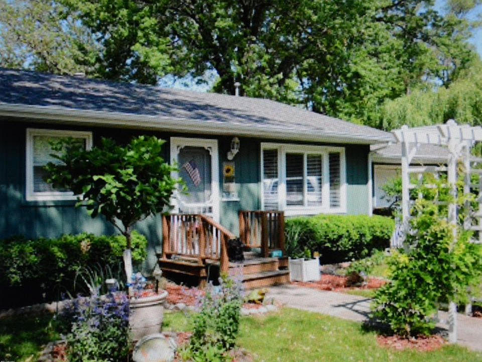 1st image of 70 Elkenburg St