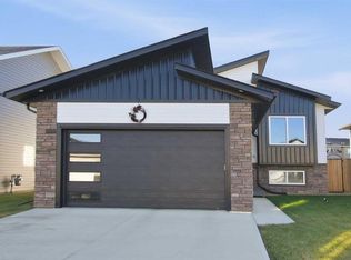 69 N Mackenzie Ave, Lacombe, AB T4L 0H9