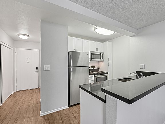 4th image of 415 Herondo St #P357