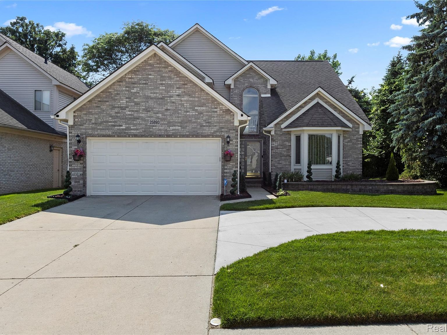 25893 Golf Pointe Dr