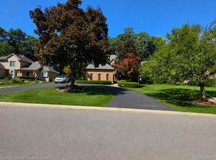 5555 Bentwood Ln, Commerce Township, MI 48382