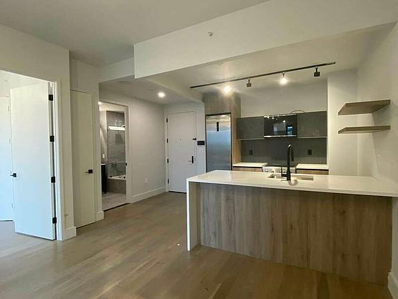 4th image of 858 Rogers Ave #1B