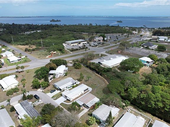 3rd image of 429 Egret Cir