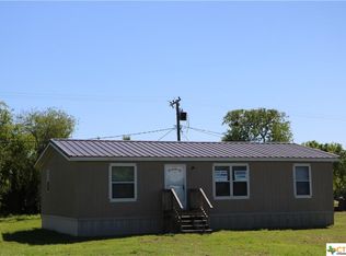 607 W Houston Ave, Seadrift, TX 77983