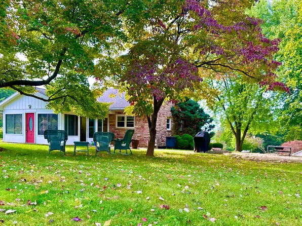98 Maple St, Macungie, PA 18062