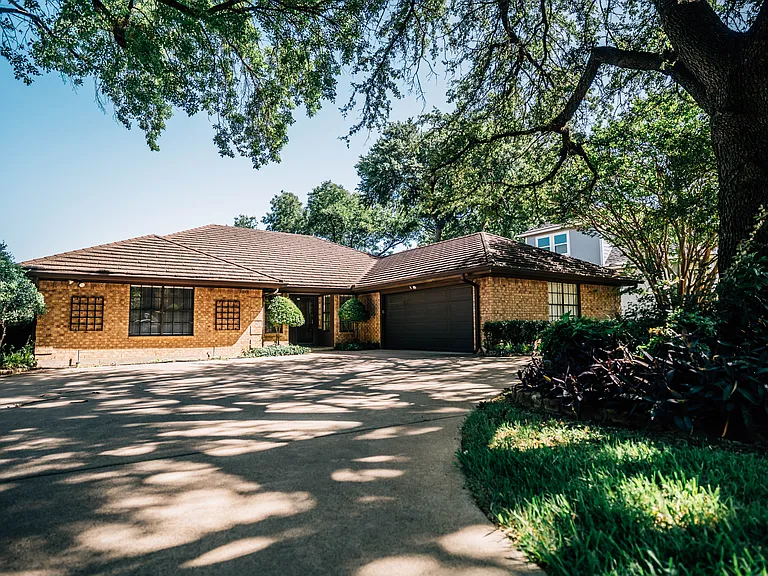 6309 Riviera Dr — Photo 1