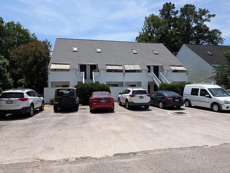 420 Cambridge Cir #G7 — Photo 1