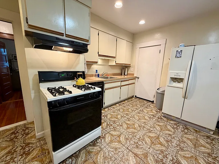 33 Pearl St #1 — Photo 12