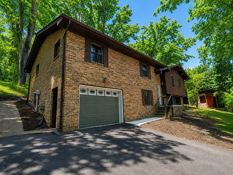 1237 Tanglewood Dr — Photo 1