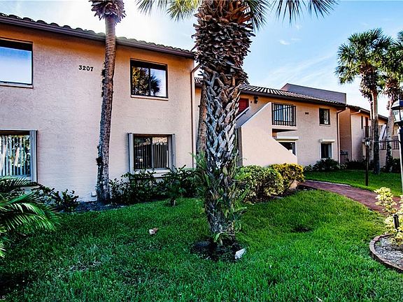 3rd image of 3207 Horse Carriage Way #3