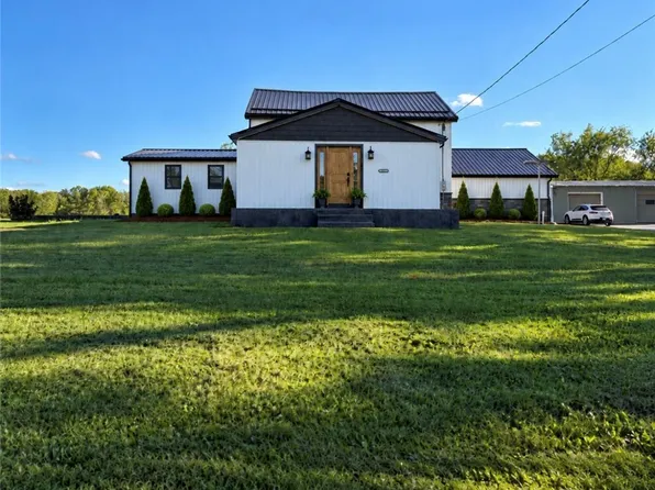 13151 Bullis Rd, East Aurora, NY 14052