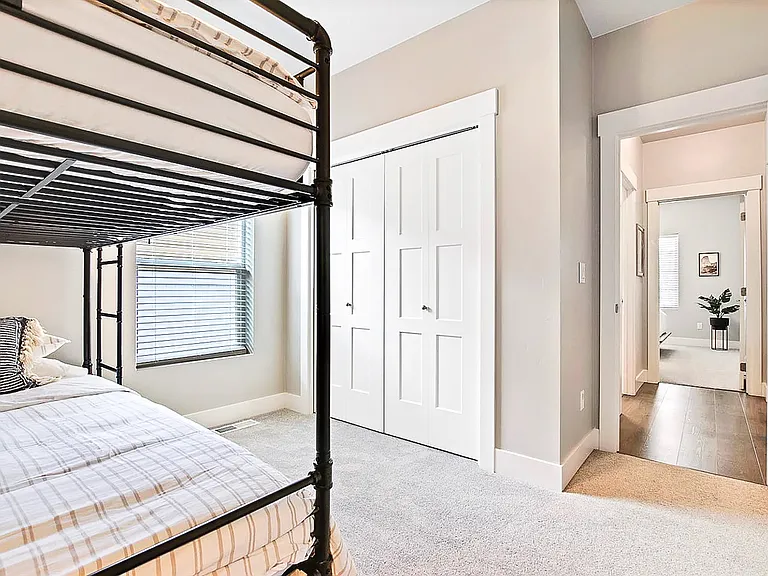 2035 E Oakcrest Dr — Photo 43
