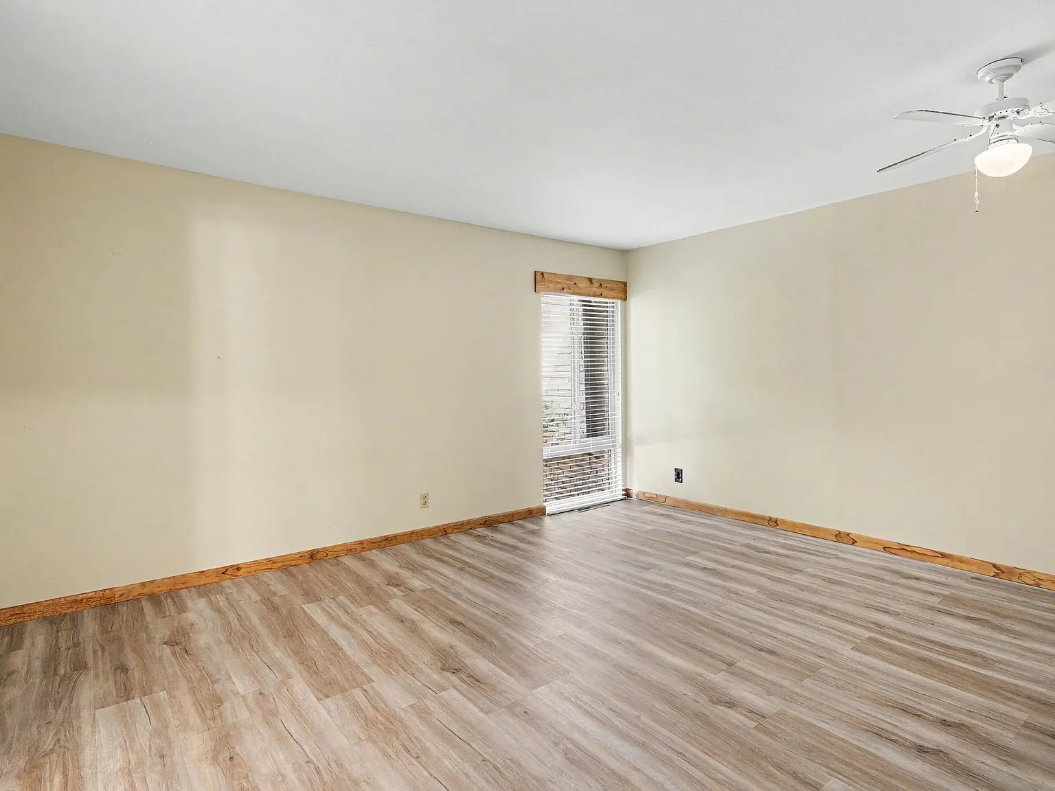 3 bed, 2542 sqft, $2,900 — Photo 1