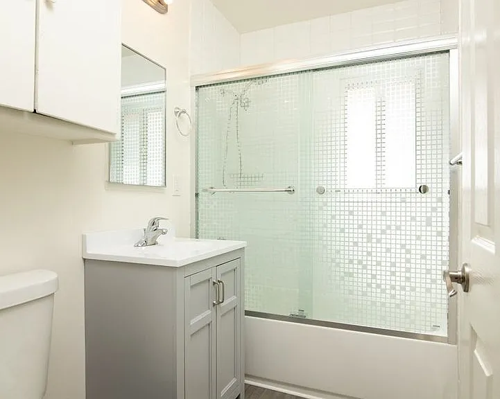 Alameda Apartments — Photo 8