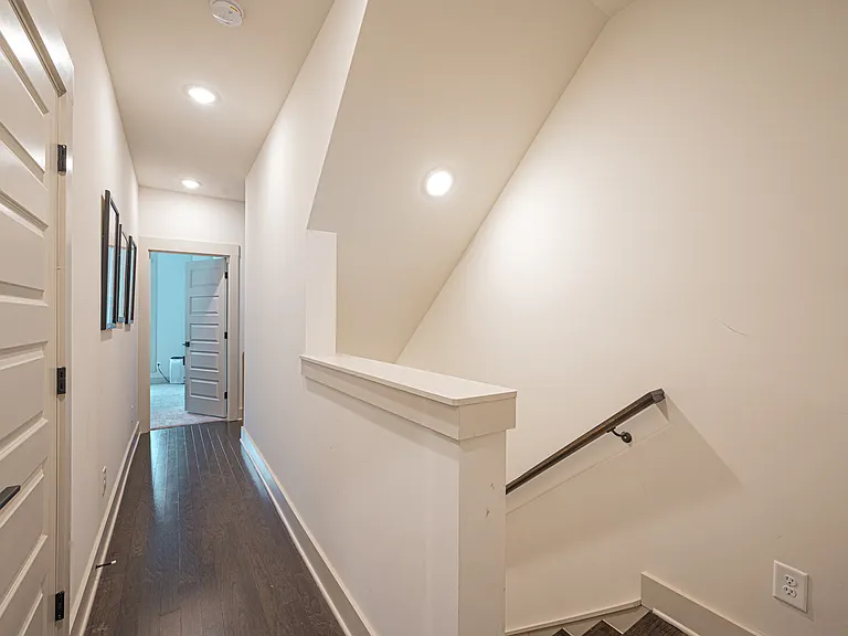 Wesley Terrace Ave — Photo 18