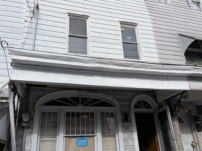 307 W Centre St — Photo 1