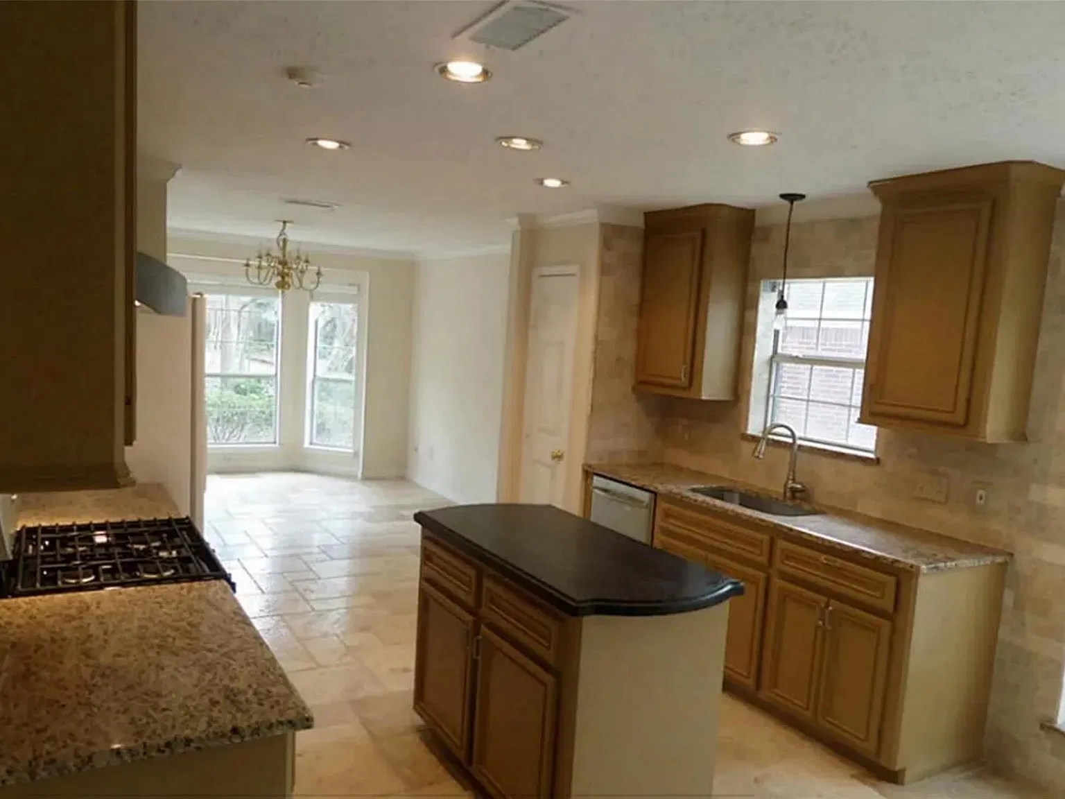 4 bed, 2.5 bath, 1928 sqft, $2,445 — Photo 2
