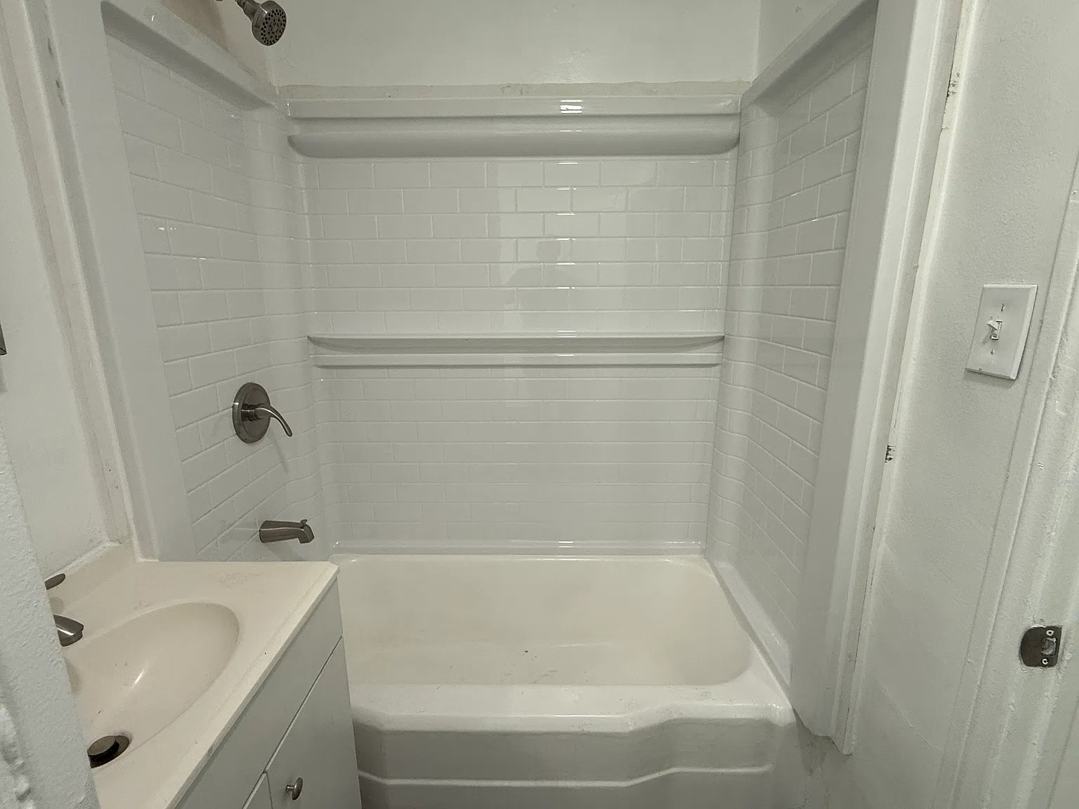 1 bed, 690 sqft, $1,900 — Photo 3