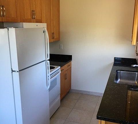 4th image of 828 El Camino Real APT 8
