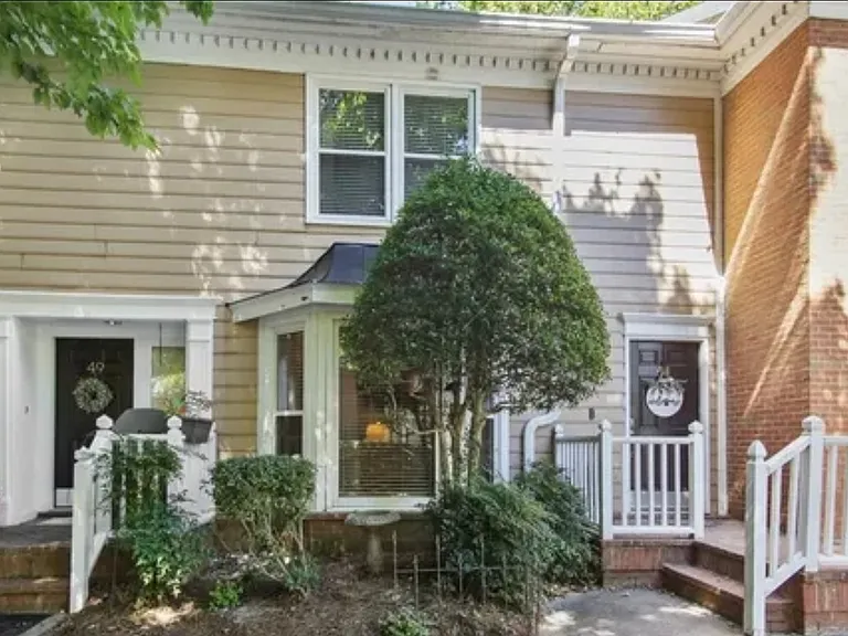 7500 Roswell Rd — Photo 5