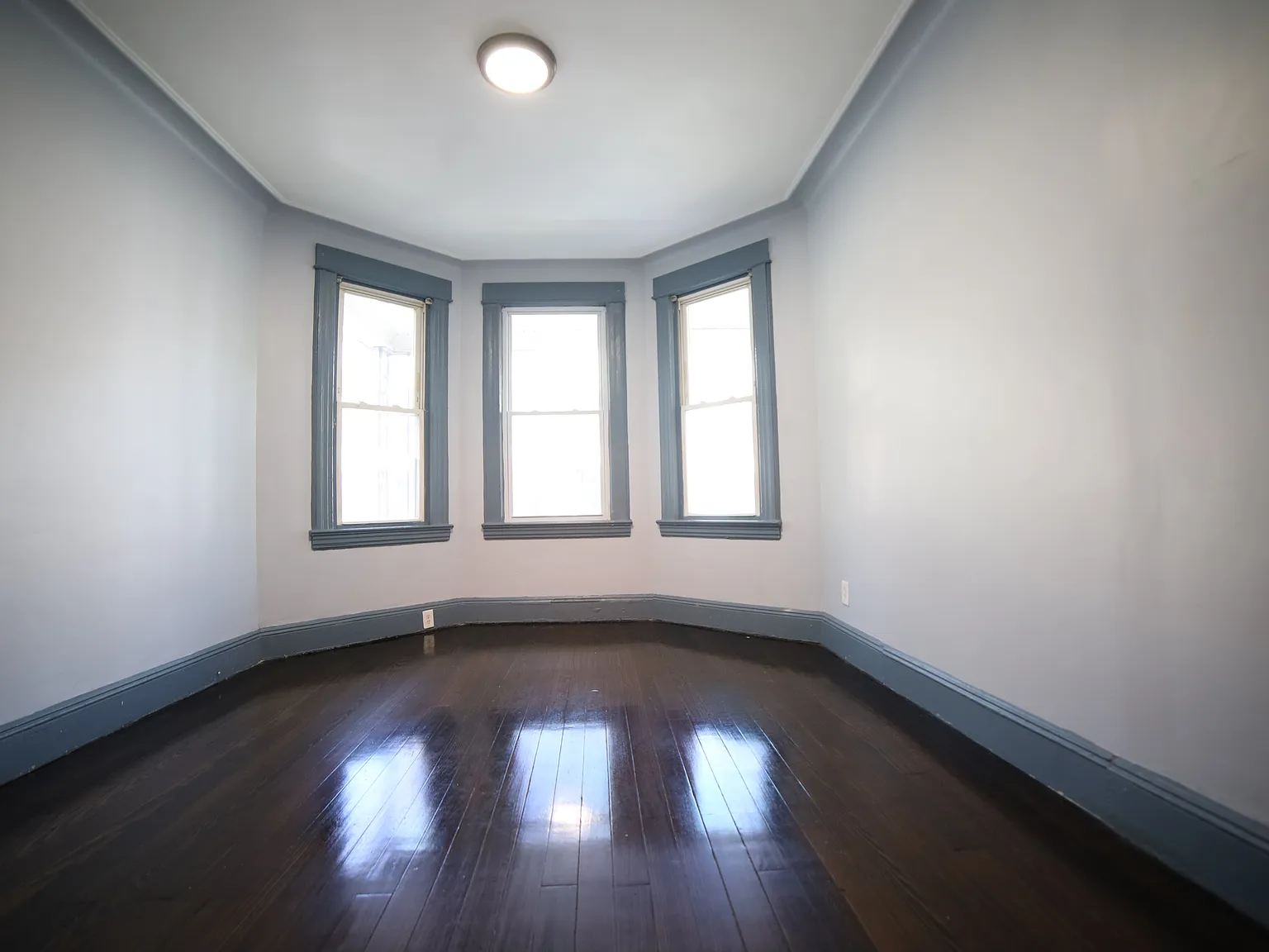 4 bed, $2,400 — Photo 3