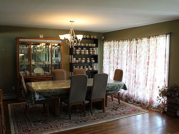 5th image of 101 Beechwood St