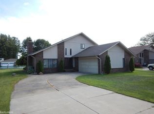 7305 Flamingo St, Algonac, MI 48001