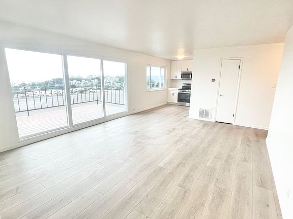 4th image of 825 Burnett Ave APT 10