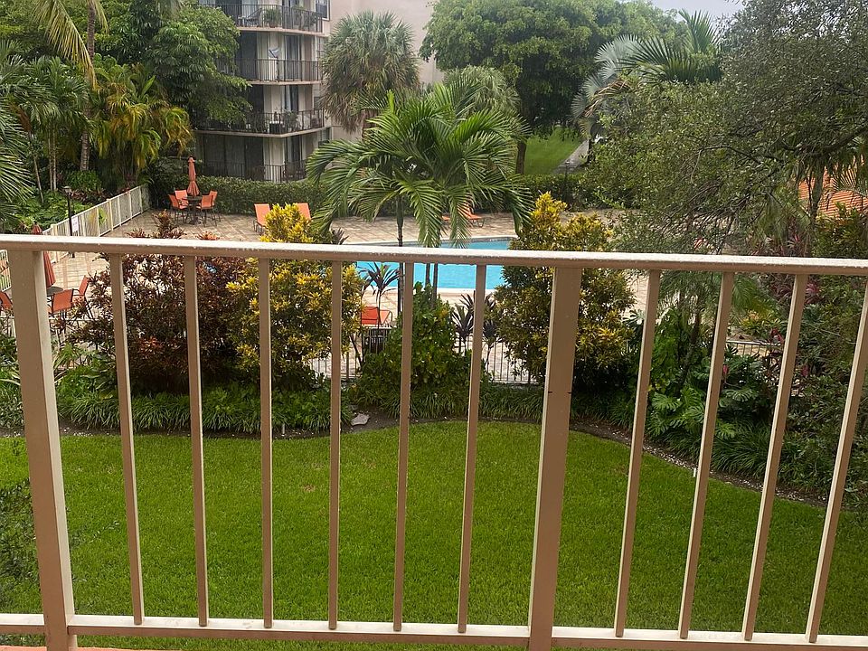 1st image of 13120 SW 92nd Ave #313