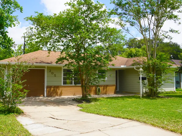 205 Redwood St, Lake Jackson, TX 77566