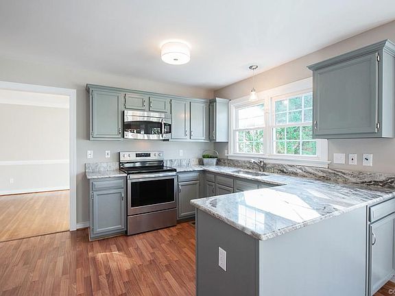 5th image of 6221 Walborough Ct