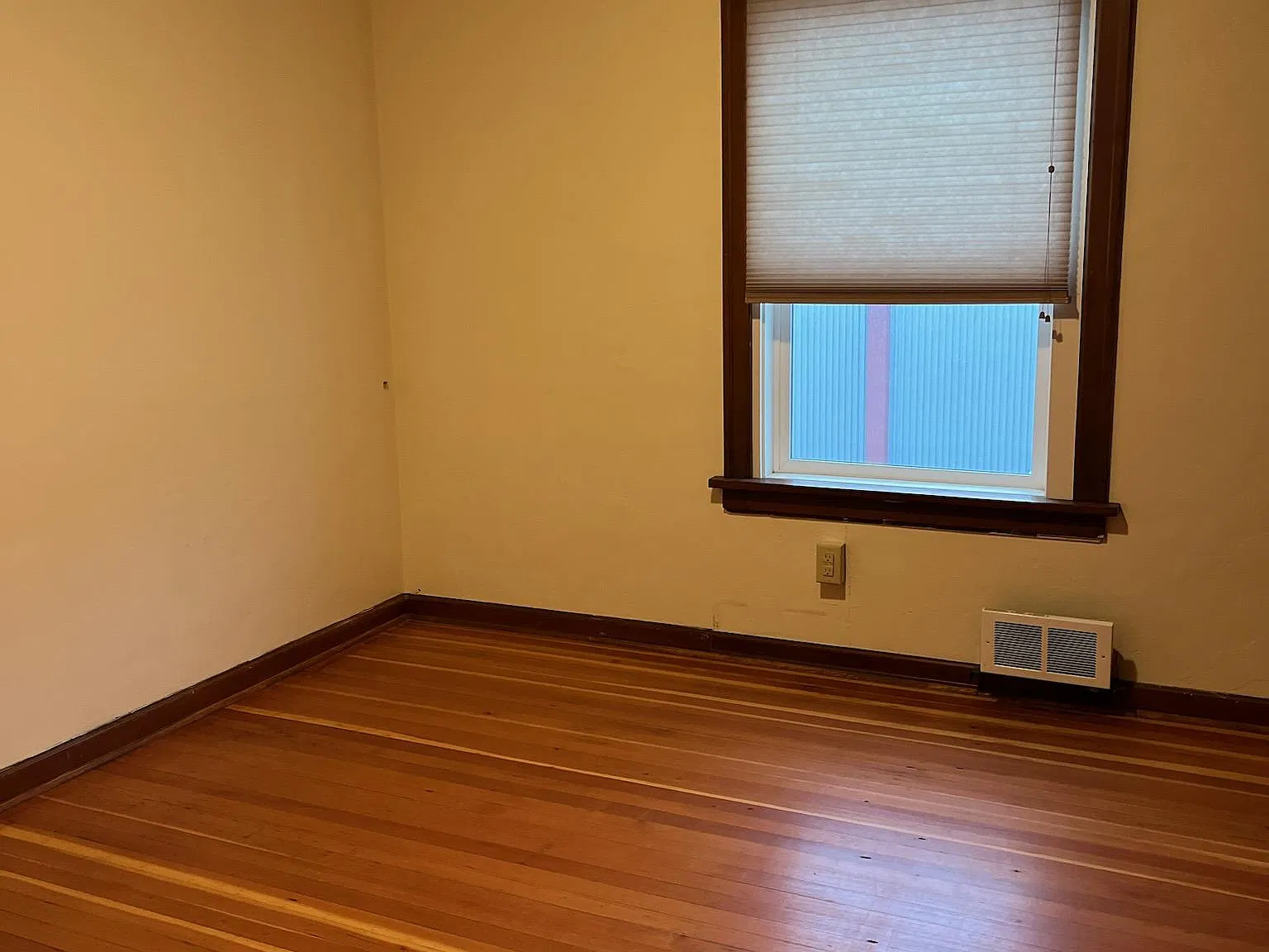 2 bed, 650 sqft, $1,400 — Photo 4