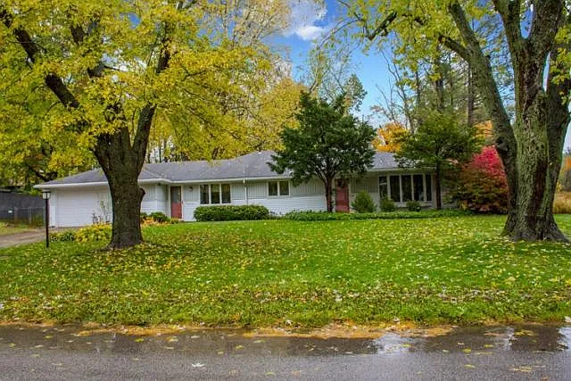 52896 Highland Dr photo 1