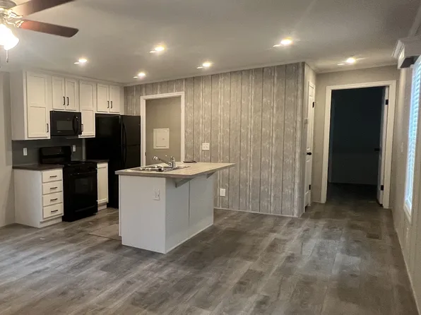 2394 E Birch Dr #108, Kawkawlin, MI 48631