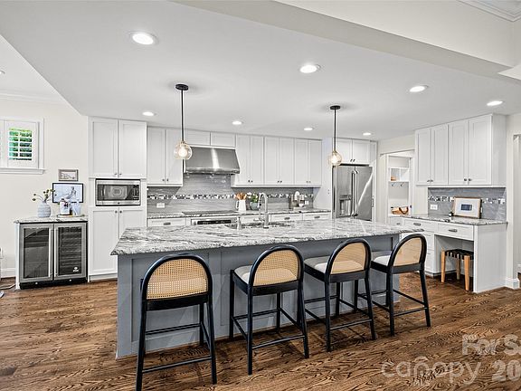5th image of 2022 Springdale Ave