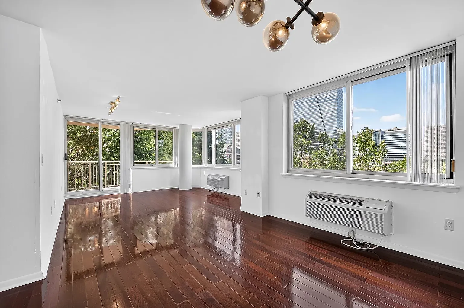 2 bed, 1170 sqft, $5,200 — Photo 1