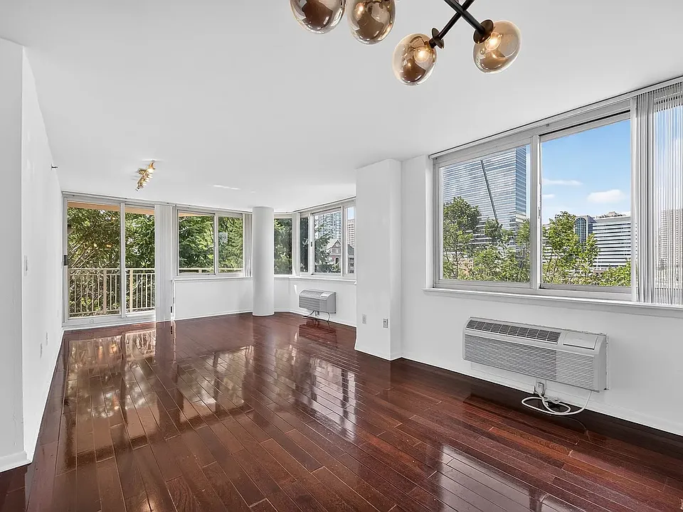 20 2nd St #403