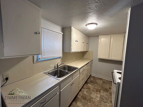 5th image of 2421 Kincaid St #1/2