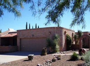 1037 W Desert Hills Dr, Green Valley, AZ 85622