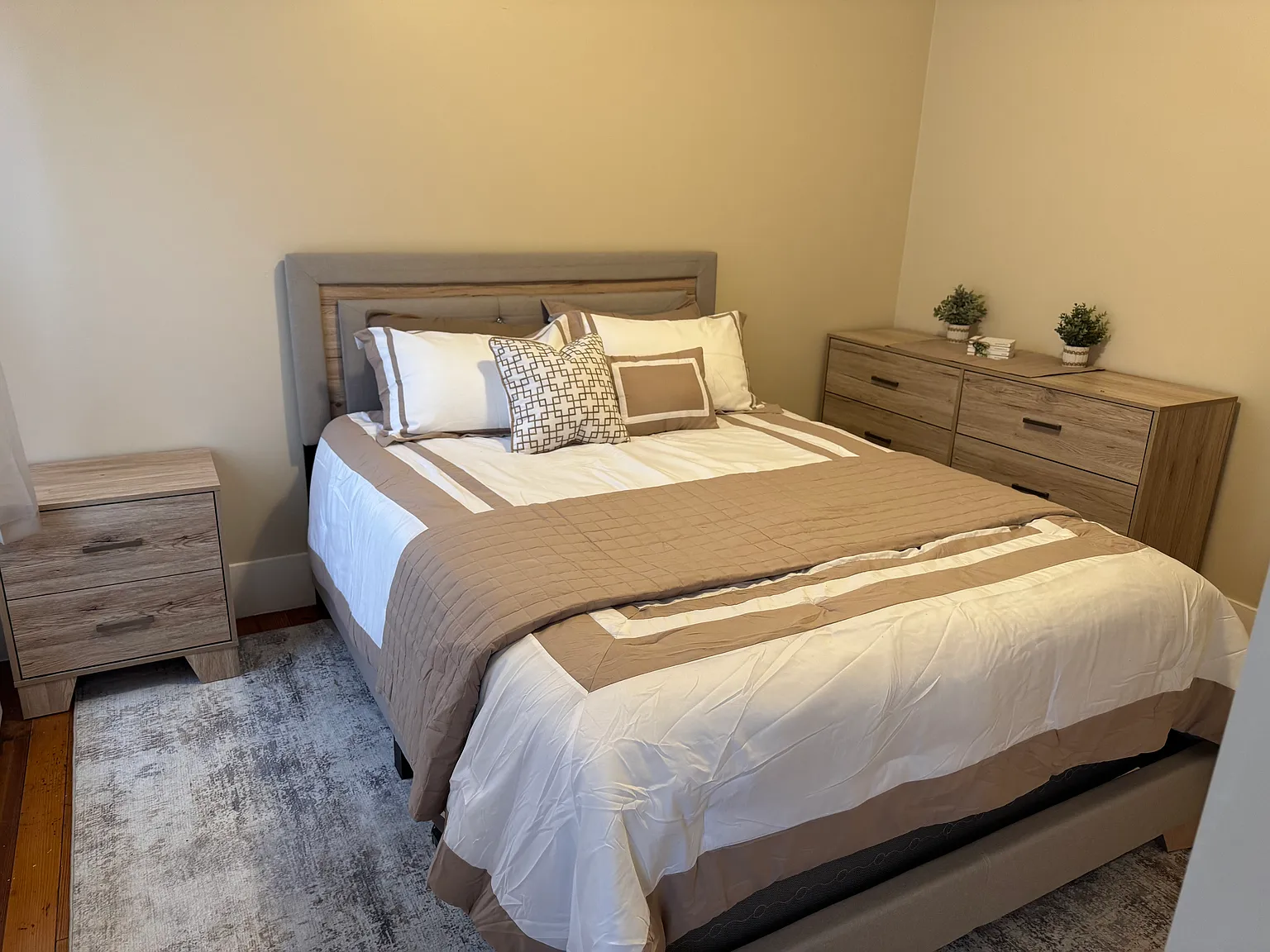 4 bed, 2800 sqft, $900 — Photo 3