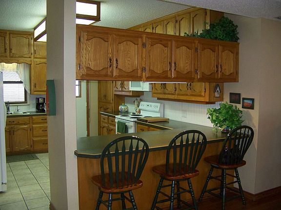 5th image of 414 Country Club Dr