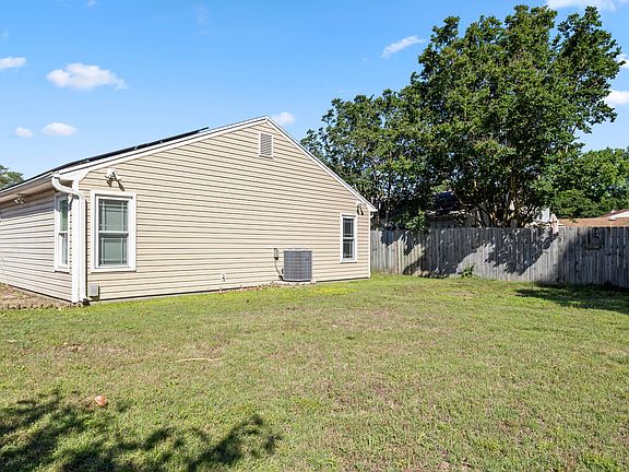 5th image of 920 White Oak Ct N