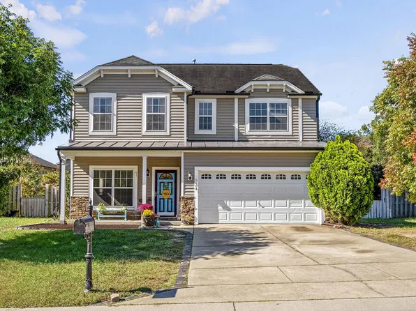 1104 Braemar Highland Dr, Zebulon, NC 27597