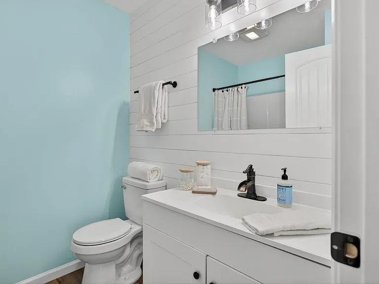 135 Swallow Dr — Photo 30