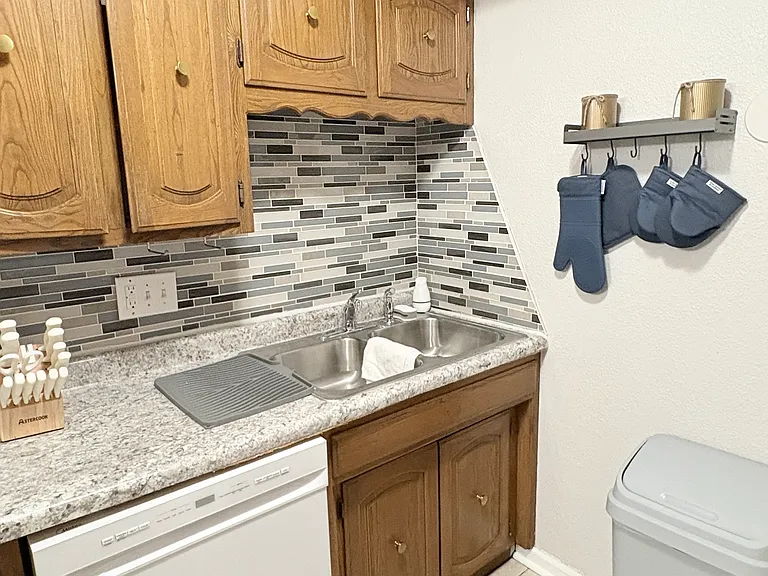 507 W Westview St #5 — Photo 18