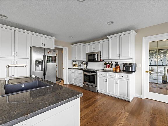 4th image of 3541 Shelby Ln